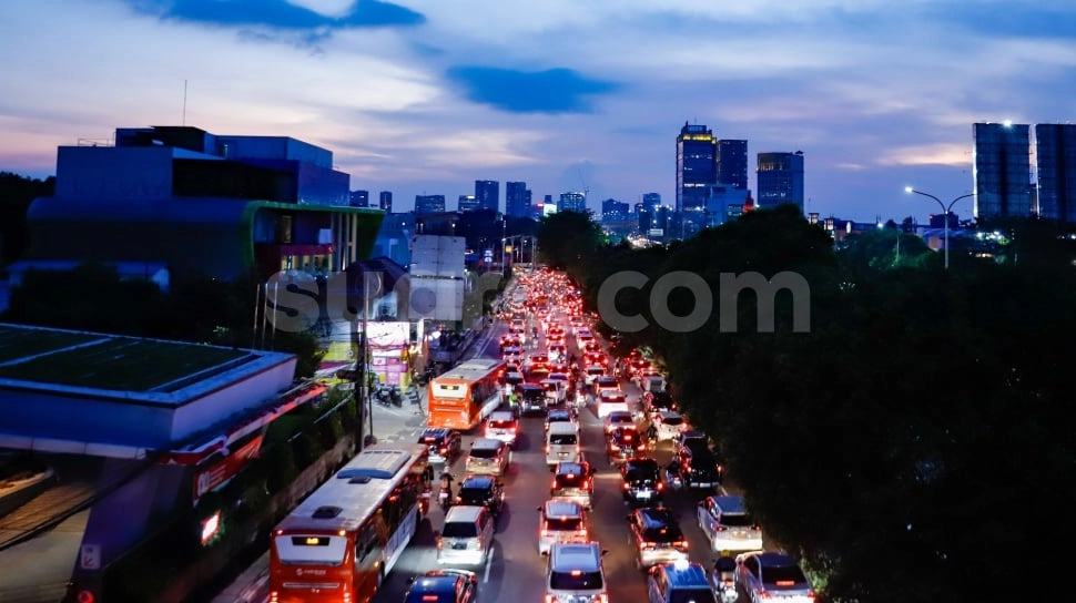 Menko Airlangga Ngeluh Harga Mobil-Motor Murah Bikin Jakarta Macet