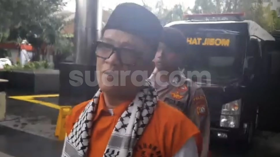 Noel Siap Jalani Sidang Kasus K3, Penampilan Peci dan Sorban Jadi Sorotan