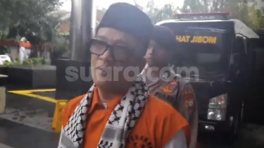 Noel Siap Jalani Sidang Kasus K3, Penampilan Peci dan Sorban Jadi Sorotan