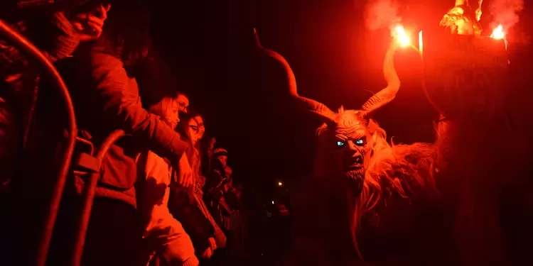 Krampusnacht di Austria: Tradisi Natal Bernuansa Gelap yang Menjaga Eksistensi Pengrajin Lokal