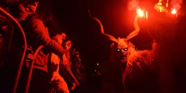 Krampusnacht di Austria: Tradisi Natal Bernuansa Gelap yang Menjaga Eksistensi Pengrajin Lokal