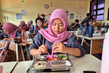 Realisasi Anggaran Makan Bergizi Gratis Tembus Rp 52,9 Triliun per 15 Desember 2025