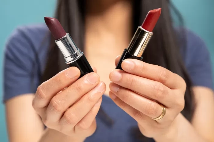 Tips Memilih Warna Lipstik dengan Tepat Sesuai dengan Warna Kulit, Buat Penampilan Liburan Akhir Tahun Anda Sempurna!