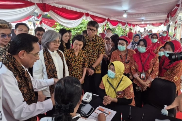 Wamenkes Tinjau Cek Kesehatan dan Vaksinasi Gratis Karyawan PT HM Sampoerna Tbk.
