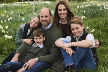 Kehangatan Keluarga Pangeran William Tergambar Lewat Kartu Natal 2025