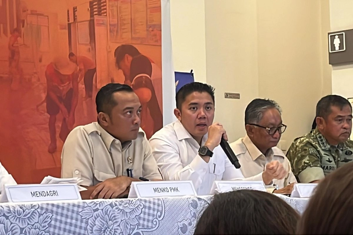 Seskab Teddy: Akses Jalan dan Listrik 52 Daerah Banjir Sumatera Mulai Pulih