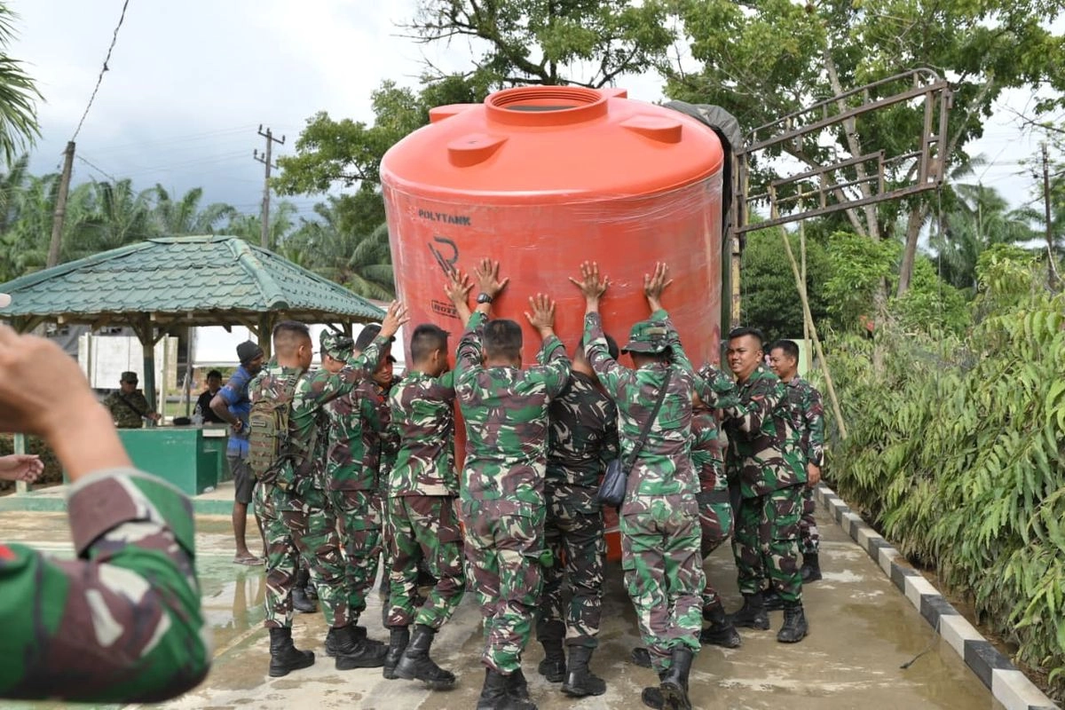 TNI dan Unhan Bentuk Satgas Penjernihan Air untuk Korban Banjir Sumatera