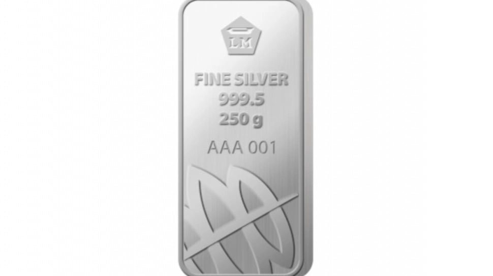 Harga Perak Sempat Melonjak Tajam, Hari Ini Koreksi Jelang Akhir Pekan