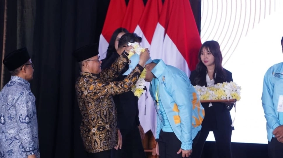 Kick Off Program Quick Win Presiden Prabowo, Menteri Mukhtarudin Lepas 1.035 Pekerja Migran Terampil