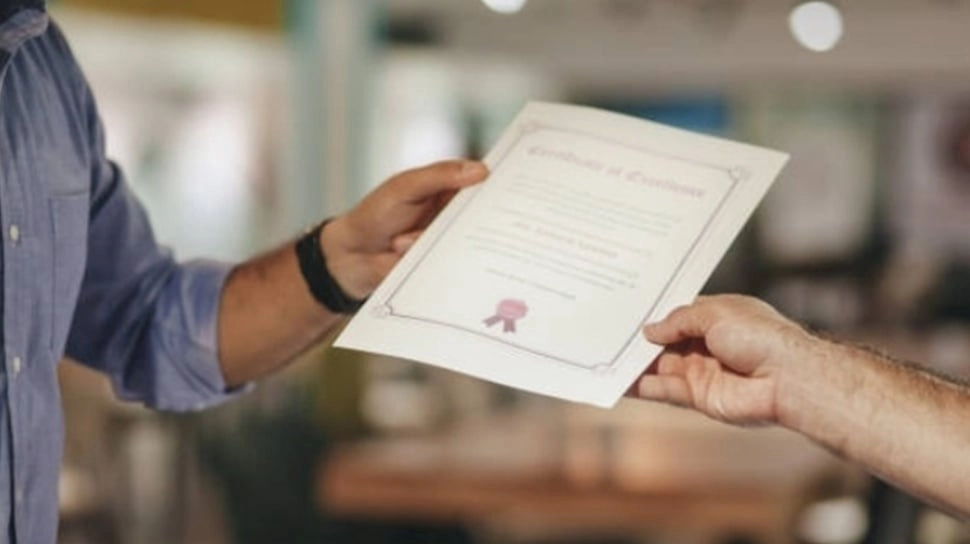 Stop Tahan Ijazah! Ombudsman Paksa Sekolah di Sumbar Serahkan 3.327 Ijazah Siswa