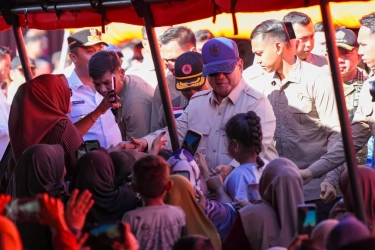 Prabowo Bersama Kepala BIN dan Anggota Kabinet Sudah Datangi Sumbar, Pastikan Penanggulangan Bencana Dilaksanakan Cepat 