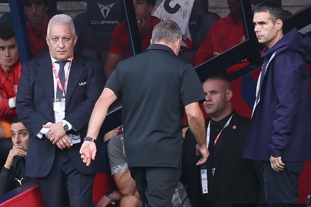 Hansi Flick Tunda Perpanjang Kontrak di Barcelona hingga Akhir Musim