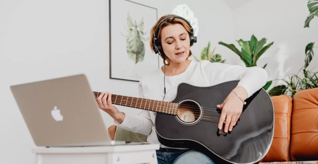 Jika Kamu Memiliki 7 Benda Ini di Ruang Tamu, Kamu Mungkin Sangat Berkelas