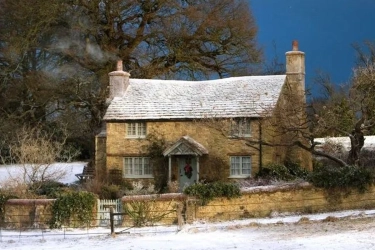 Bukan Sekadar Film Natal, Ini Lokasi Nyata di Balik The Holiday