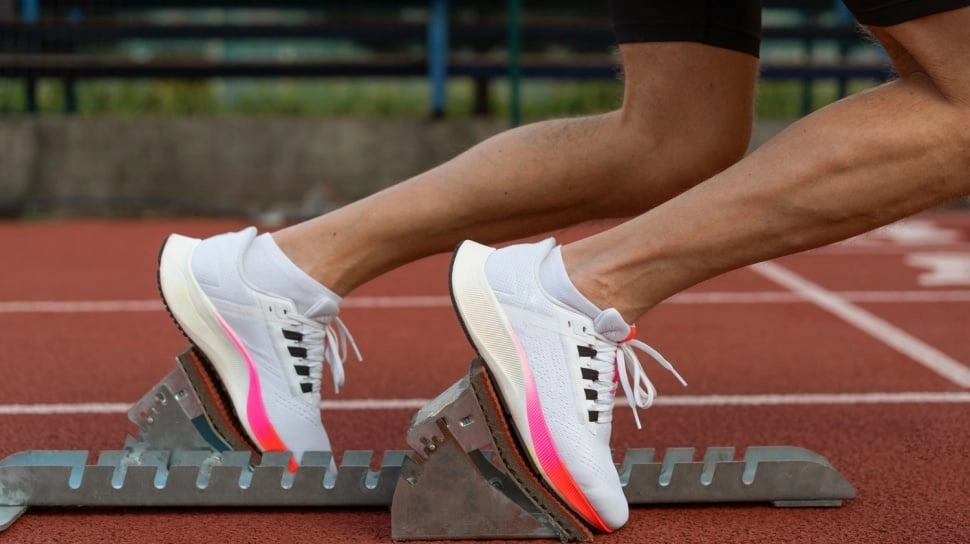4 Sepatu Lari Teknologi Tinggi Rekomendasi Dokter Tirta untuk Kecepatan Maksimal