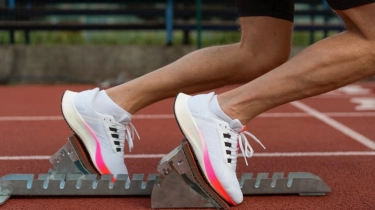 4 Sepatu Lari Teknologi Tinggi Rekomendasi Dokter Tirta untuk Kecepatan Maksimal