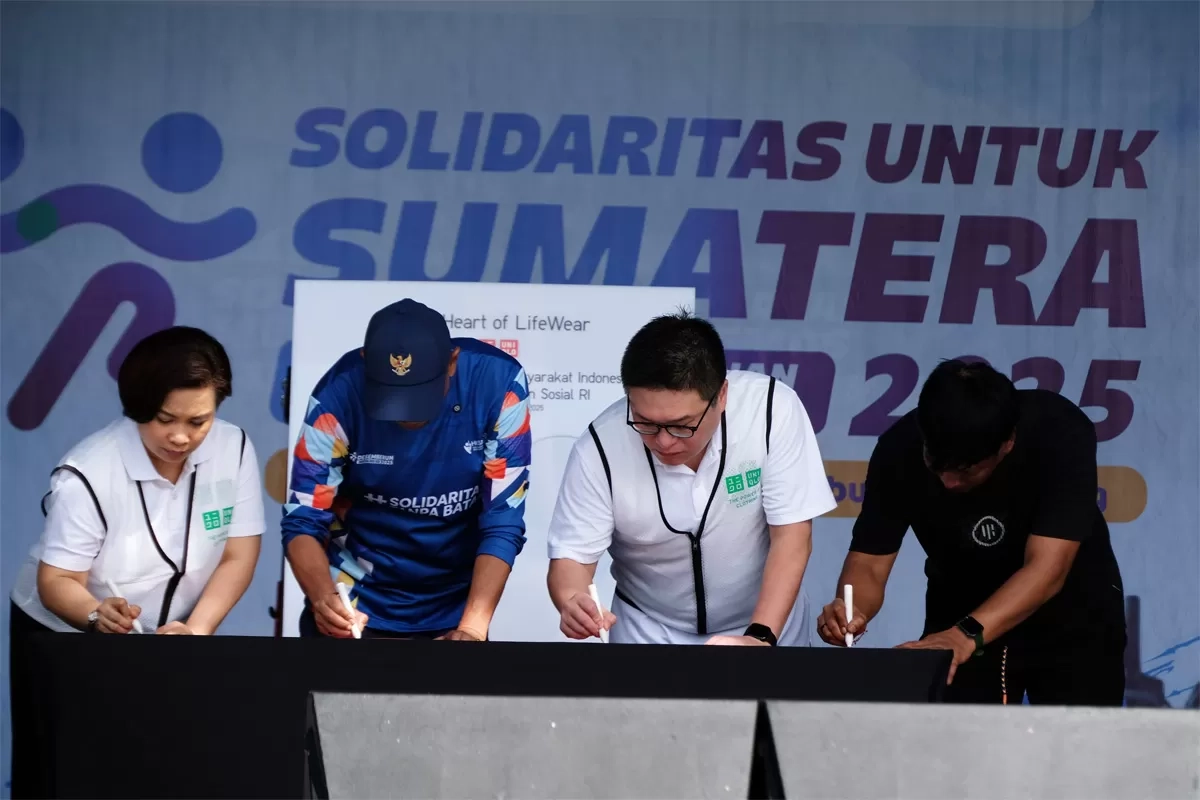 Jangkau Berbagai Wilayah di Indonesia, UNIQLO Donasikan 15.500 Pakaian melalui Inisiatif Global ''The Heart of LifeWear''