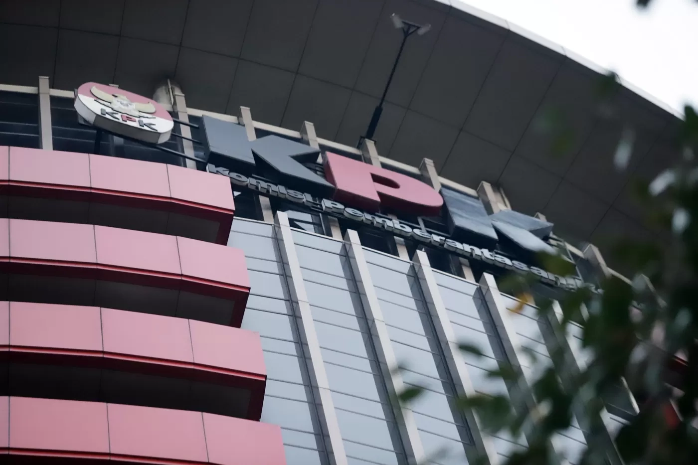 Kasi Datun Kejari Hulu Sungai Utara Tri Taruna Serahkan Diri ke KPK, Sempat Kabur saat OTT