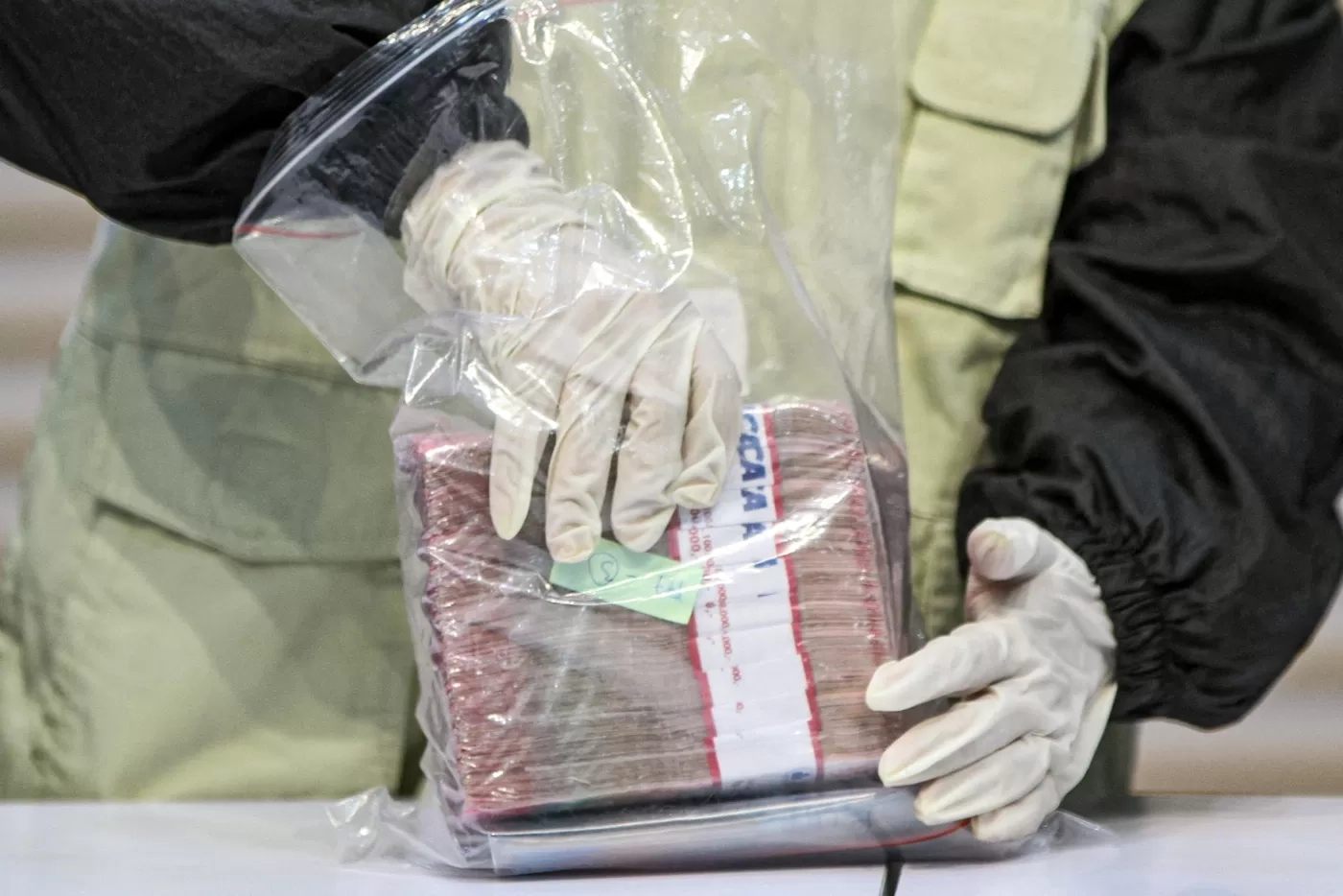 KPK Amankan Uang Rp 400 Juta dari Rumah Dinas Bupati Indragiri Hulu Riau