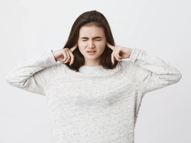 Telinga Berdenging saat Naik Pesawat? Kenali Kelompok yang Paling Berisiko Terkena Ear Barotrauma, Cek Faktanya di Sini!