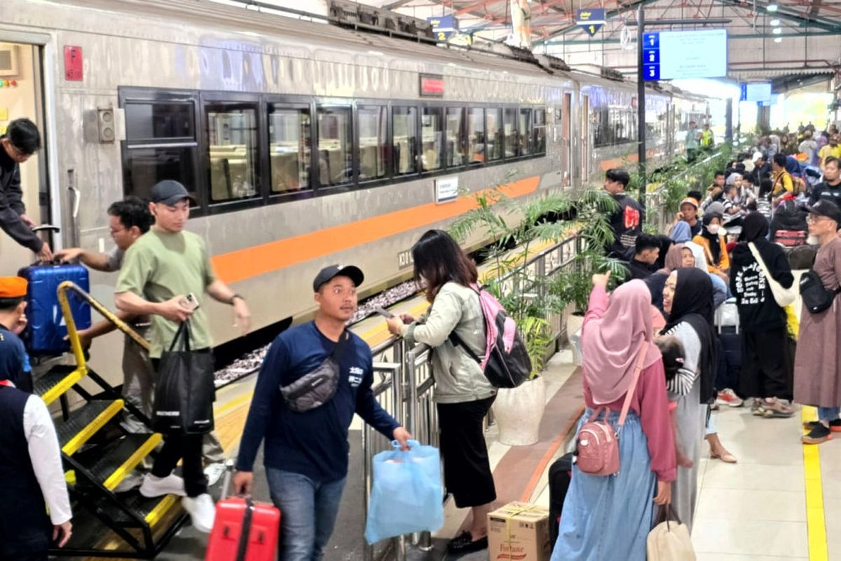 Awas Macet Saat Liburan Bikin Ketinggalan Kereta! Berangkat ke Stasiun Lebih Awal