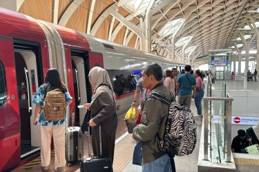 Beban BUMN Bengkak, Pemerintah Didorong Ambil Alih Kereta Cepat Whoosh