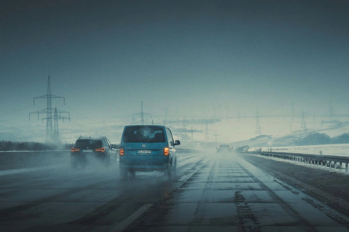 Bibit Siklon 93S Menguat Jelang Libur Nataru, Wisatawan Waspadai Cuaca Buruk