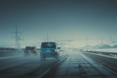 Bibit Siklon 93S Menguat Jelang Libur Nataru, Wisatawan Waspadai Cuaca Buruk