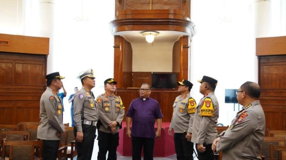 Jelang Nataru, Kapolda Pastikan Pasukan Pengamanan Siaga Total di Stasiun Gambir
