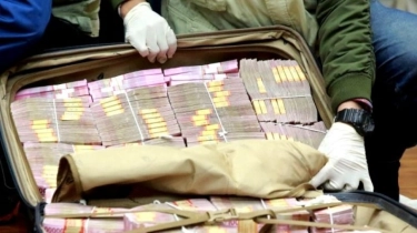 KPK Amankan Uang Rp 400 Juta saat Geledah Rumah Dinas Bupati Indragiri Hulu Ade Agus Hartanto