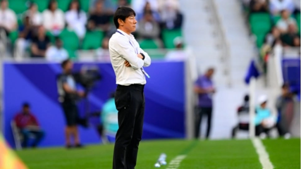 Vietnam Raih Treble Sepanjang 2025, Suporter Indonesia Ungkit-ungkit Shin Tae-yong