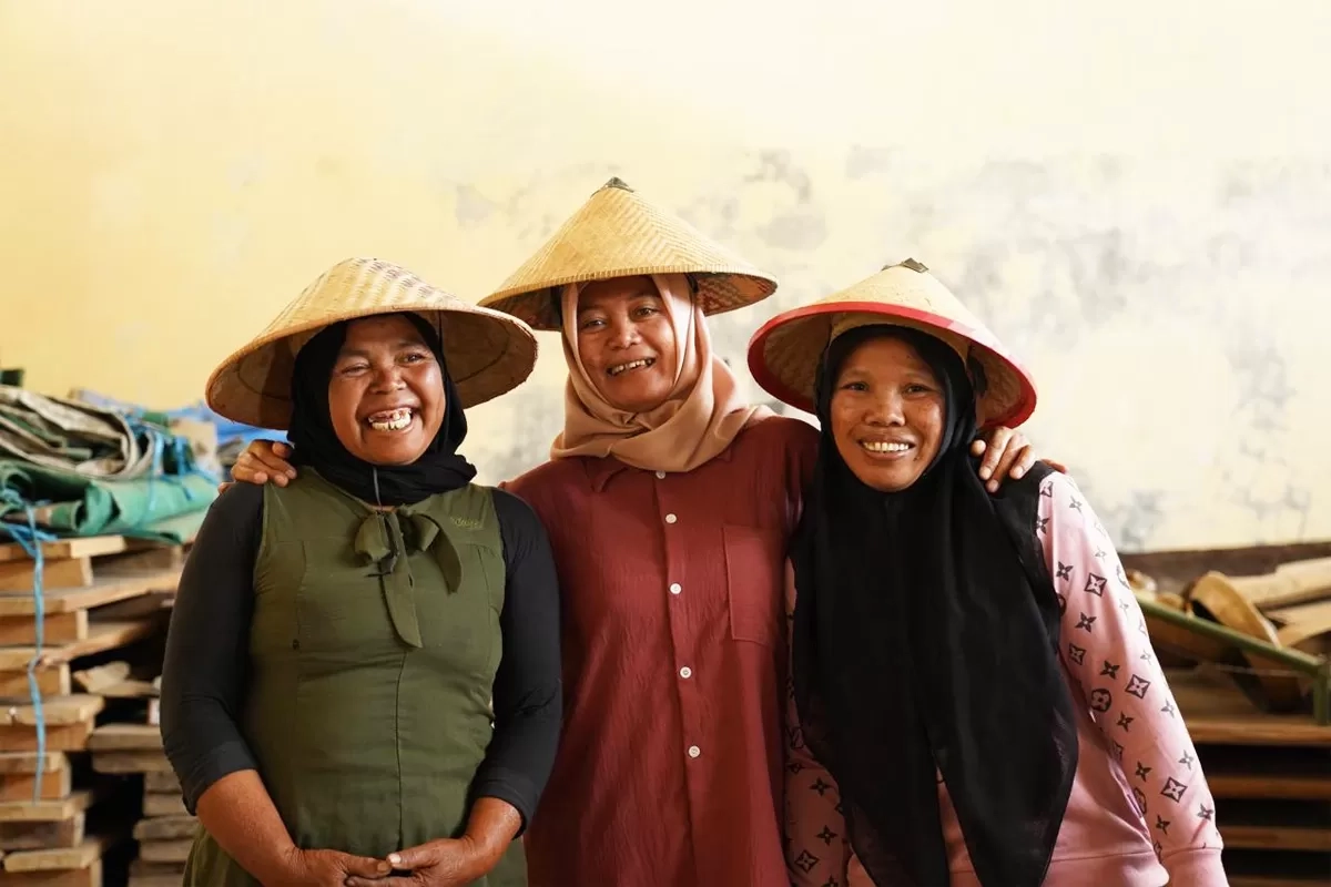 Di Balik Peran yang Dijalani Setiap Hari, Ibu-Ibu Mekaar Menguatkan Keluarga