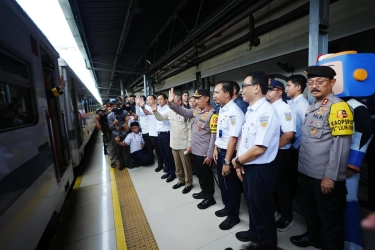 Kapolri Sebut Penumpang Kereta Api Mulai Meningkat Hari Ini