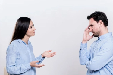 Ramalan Zodiak Aquarius Desember 2025: Karier, Cinta, dan Keuangan