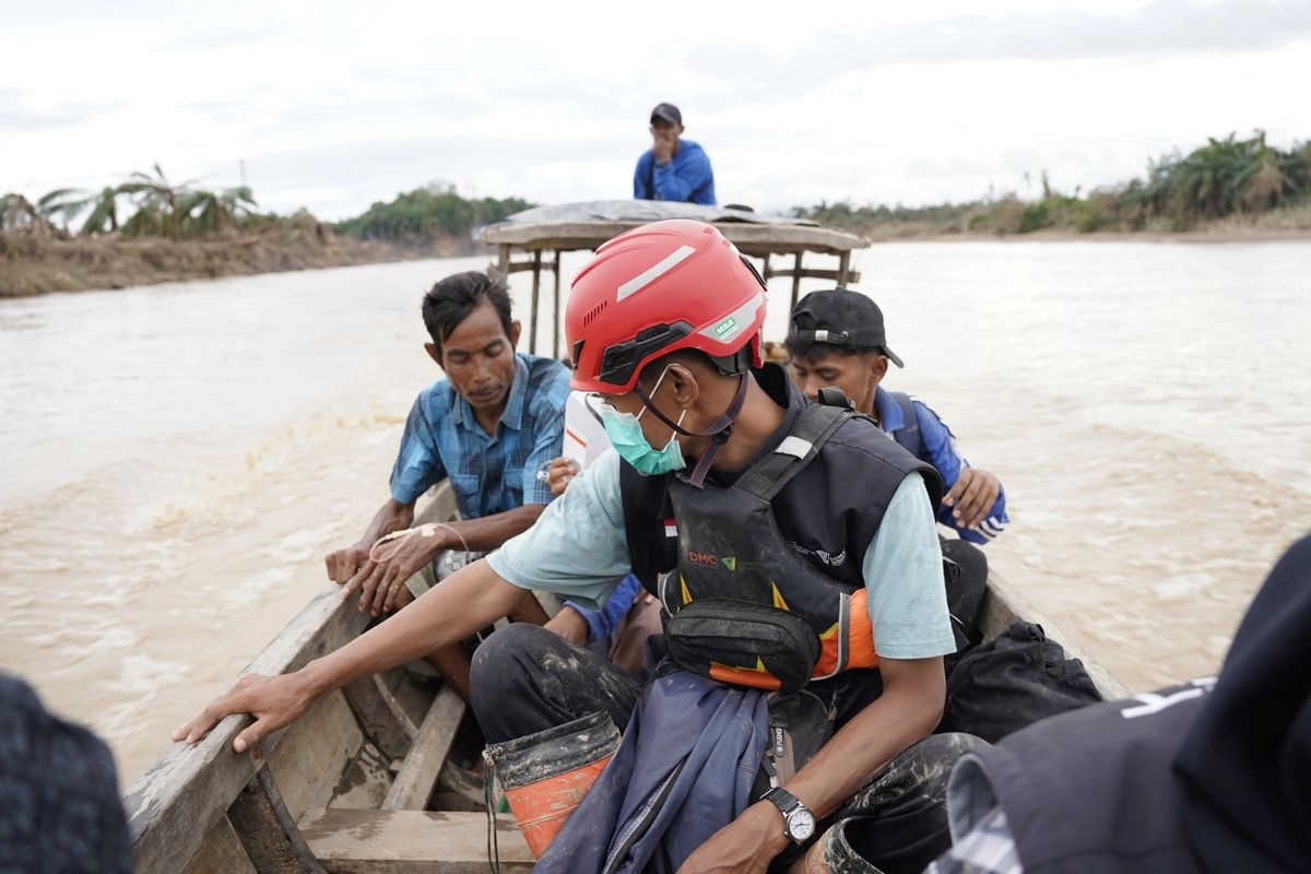 Susuri Sungai Tamiang 3 Jam, Tim Medis LKC Selamatkan Penyintas Banjir Bandang