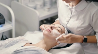 4 Promo Klinik Kecantikan untuk Pemula & Muslimah, Diskon Akhir Tahun 2025 hingga 50%