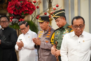 Kapolri Tinjau Gereja Katedral dan GPIB Immanuel, Pengamanan Misa Malam Natal Dipastikan Optimal