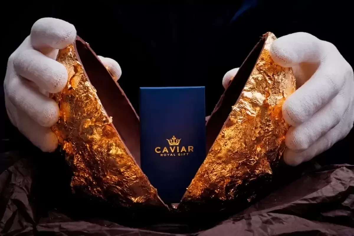 Caviar Bikin Hadiah Istimewa, Telur Coklat Berisi HP Mewah