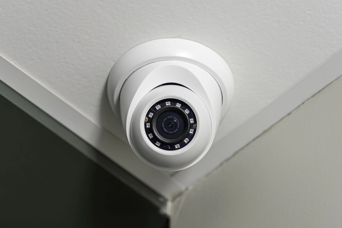 Ketahui Dulu Bedanya CCTV Indoor dan Outdoor Sebelum Pasang di Rumah