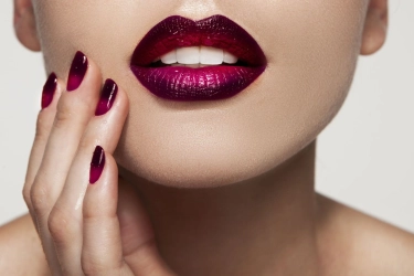 Tren Warna Lipstik 2025, dari Burgundy hingga Pink Nude
