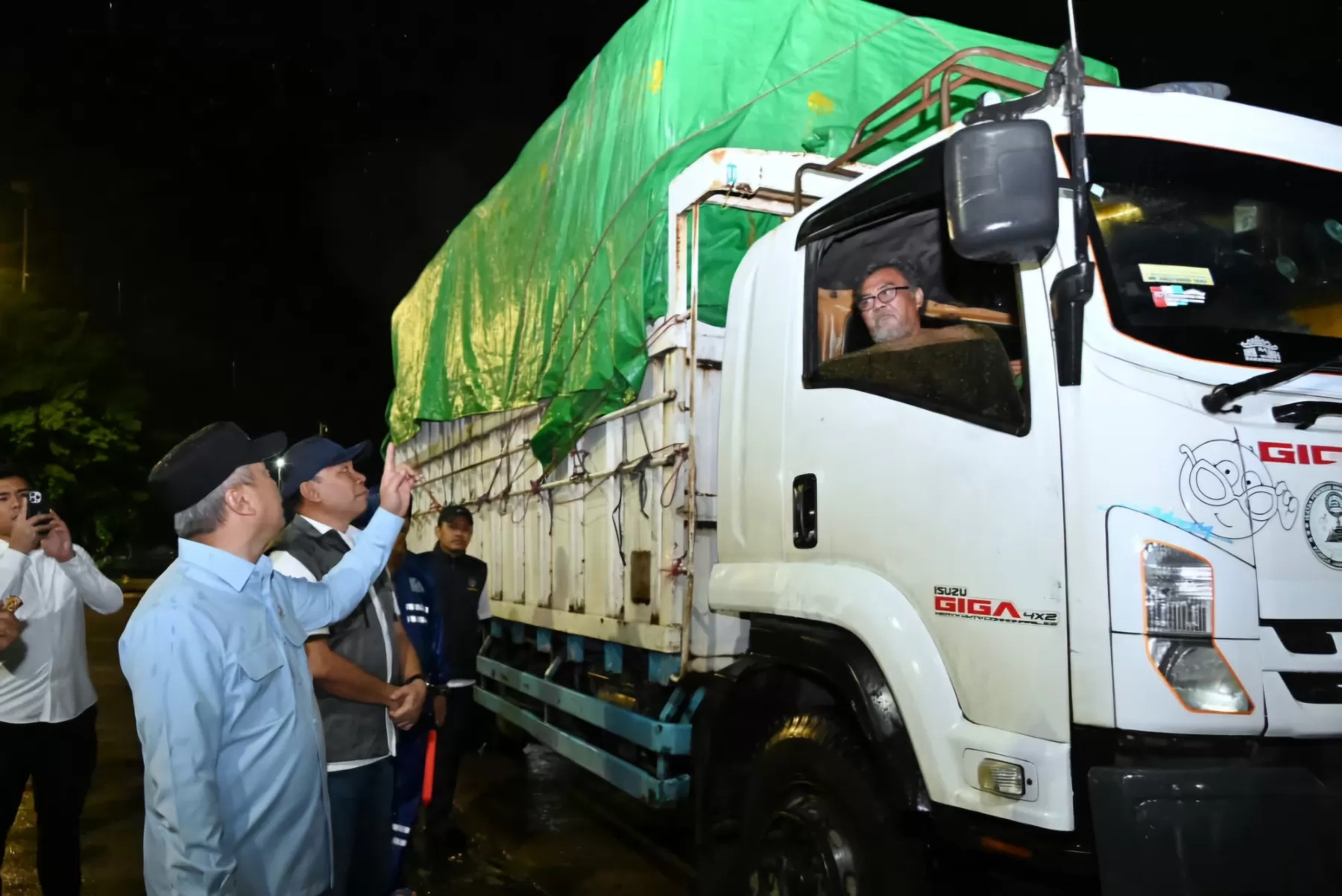 Cek Pelabuhan Merak Banten Dini Hari, Menhub Dudy Sebut Penyeberangan Jawa-Sumatera Lancar