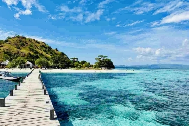 Biaya Liburan ke Pulau Kanawa Labuan Bajo: dari Snorkeling hingga Trekking