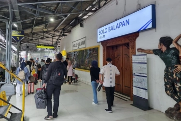 Naik Kereta ke Solo? Ada 3 Stasiun yang Dekat Wisata Belanja