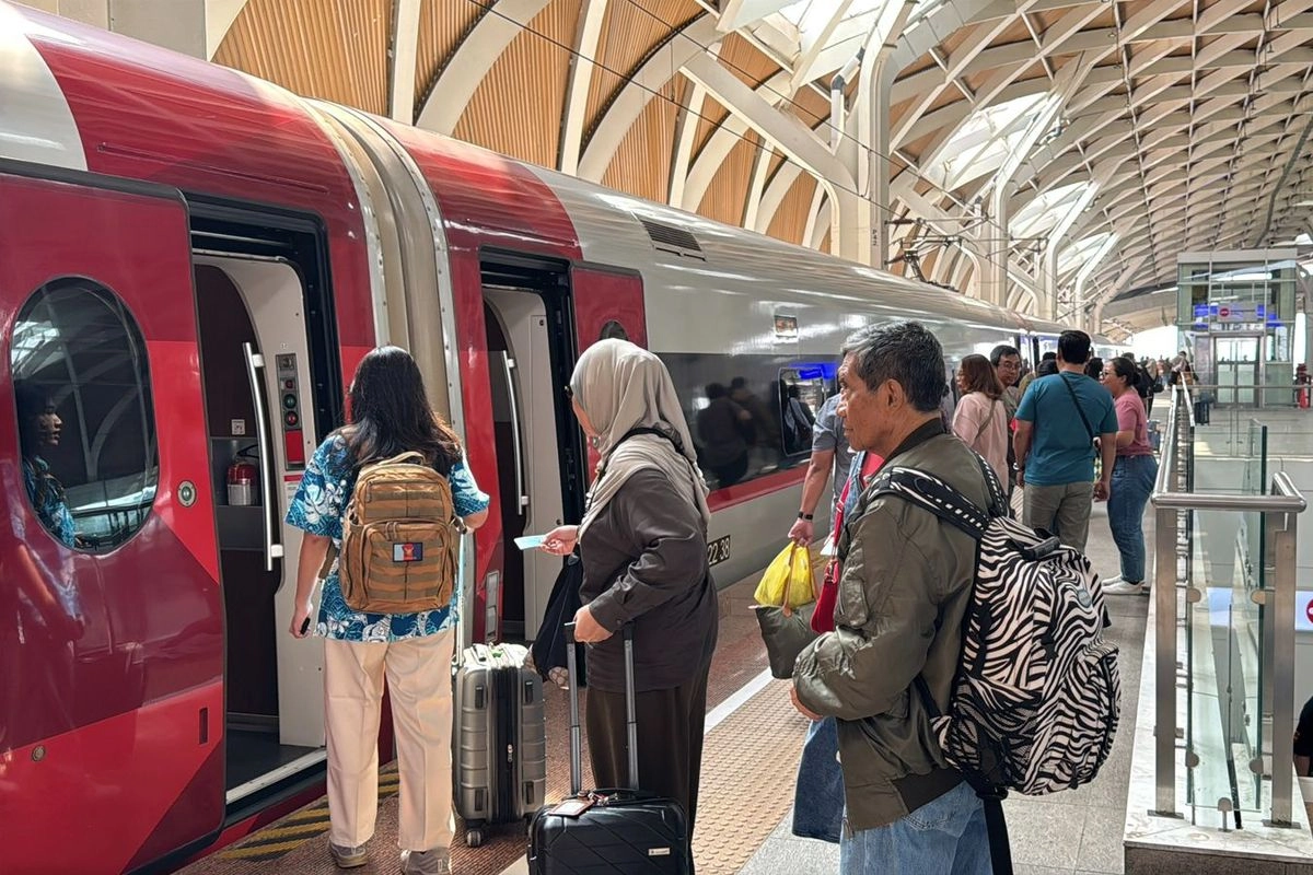 Whoosh Tembus 24 Ribu Penumpang di Libur Natal