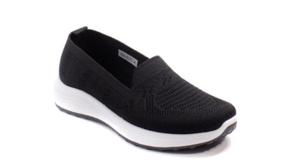 Wajib Punya! 7 Sneaker Lokal Kembaran Skechers Go Walk Ori yang Lebih Nyaman