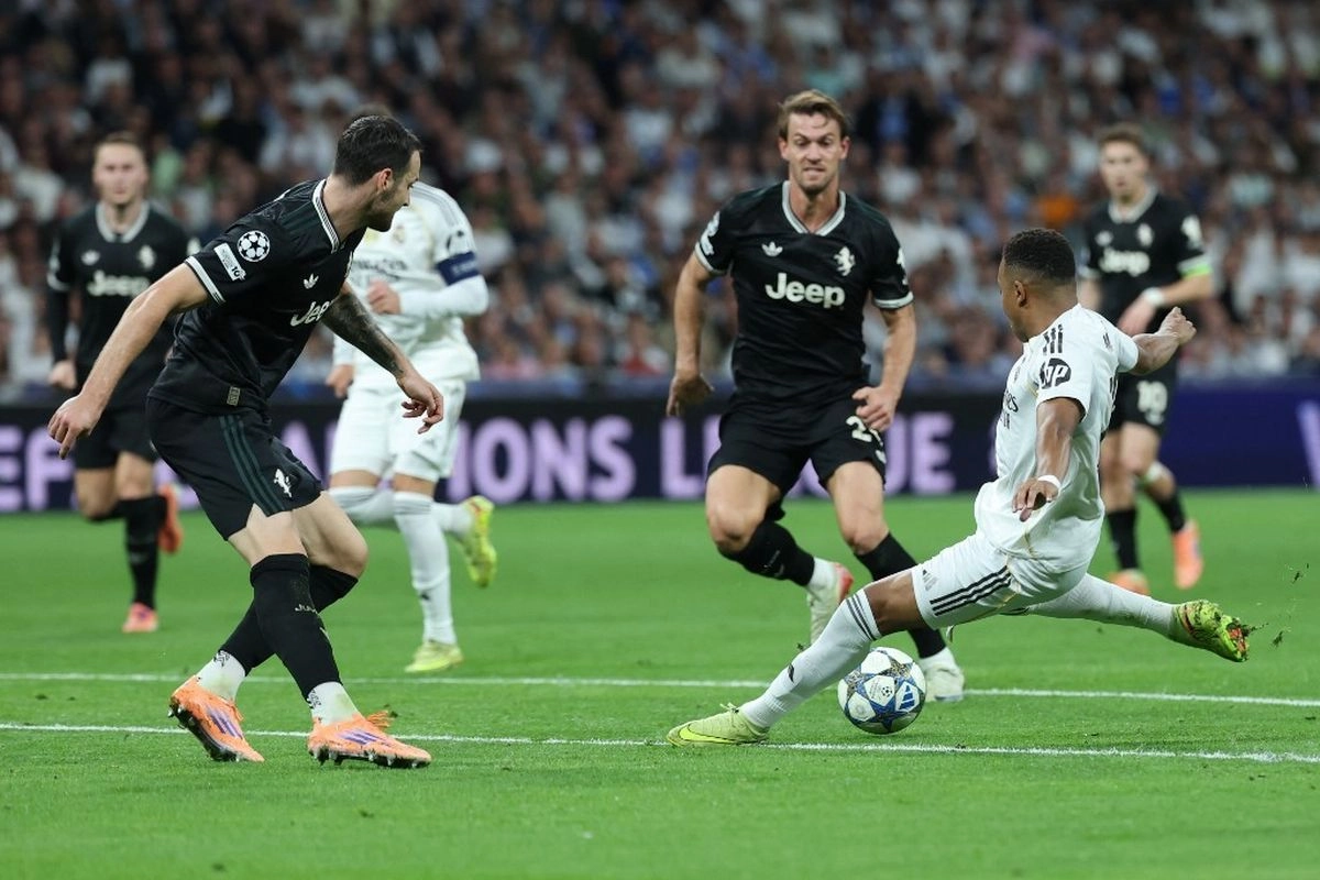 AC Milan Tolak Pendekatan Awal Juventus untuk Bek Tangguh Ini