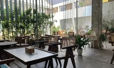 10 Kafe Favorit Dekat Stasiun Cipeundeuy Garut, Pas untuk Singgah Sejenak