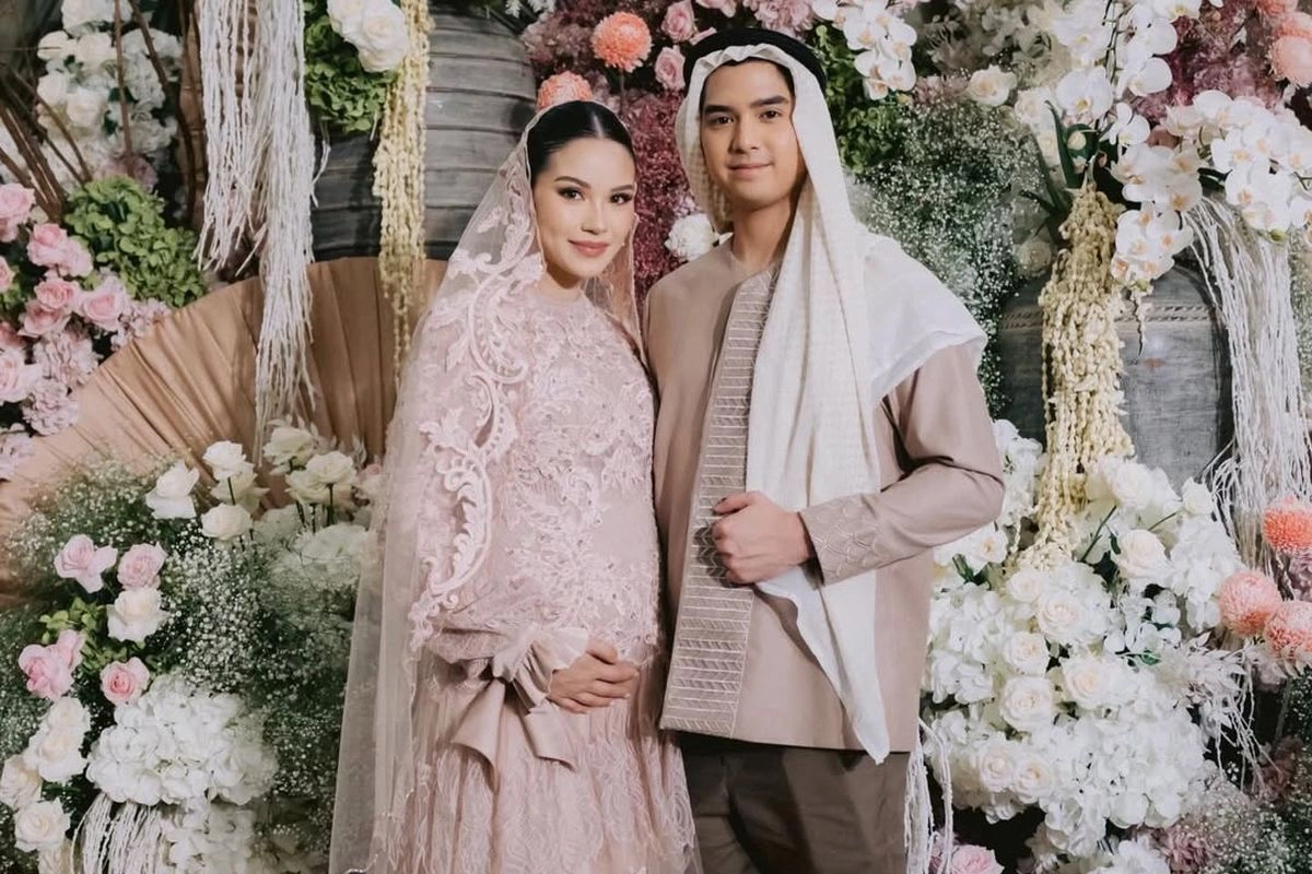 7 Style Alyssa Daguise saat Tasyakuran 4 Bulan Kehamilan, Anggun Bernuansa Pastel