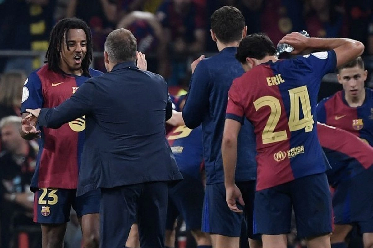 Barcelona Pantau 2 Bek Muda Bundesliga Guna Perkuat Lini Belakang