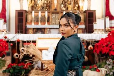 Gaya Citra Scholastika saat Jadi Pemazmur, Tampil dalam Balutan Beskap